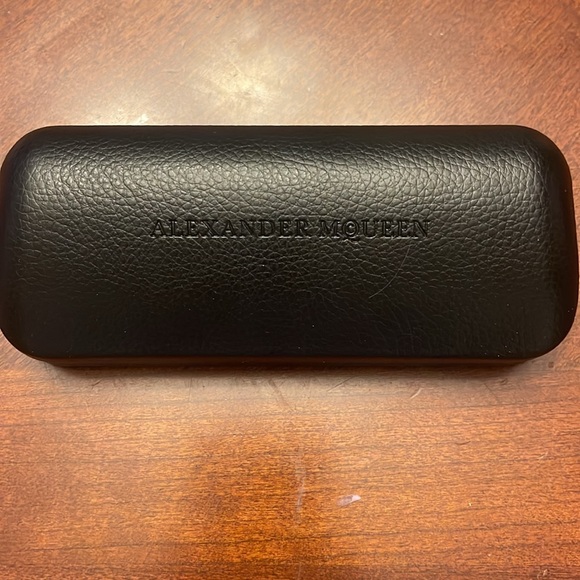 Alexander McQueen Women's Sunglasses - Grey Oversized Lens AM0331SK-3001 - Picture 10 of 10